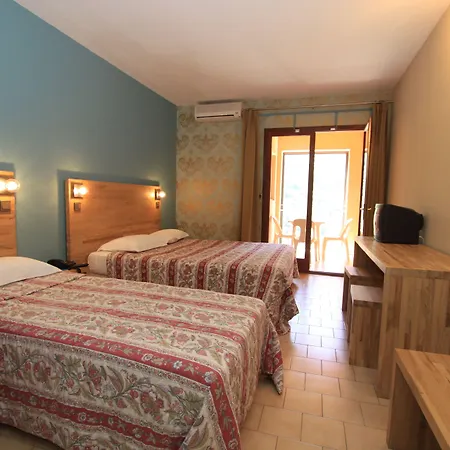 Hotel Logis Le Lonca 3*