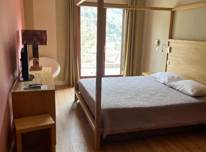 Отель Logis Le Lonca