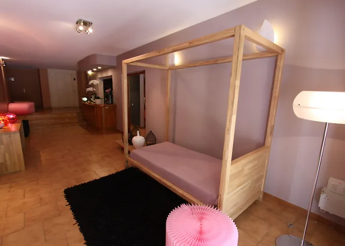 Logis Le Lonca Отель 3*