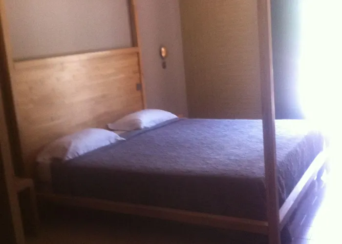 Отель Logis Le Lonca 3*