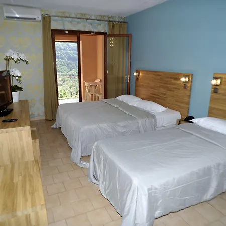 Logis Hotel Le Lonca 3*