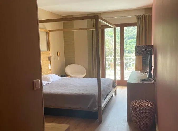 Hotel Logis Le Lonca 3*