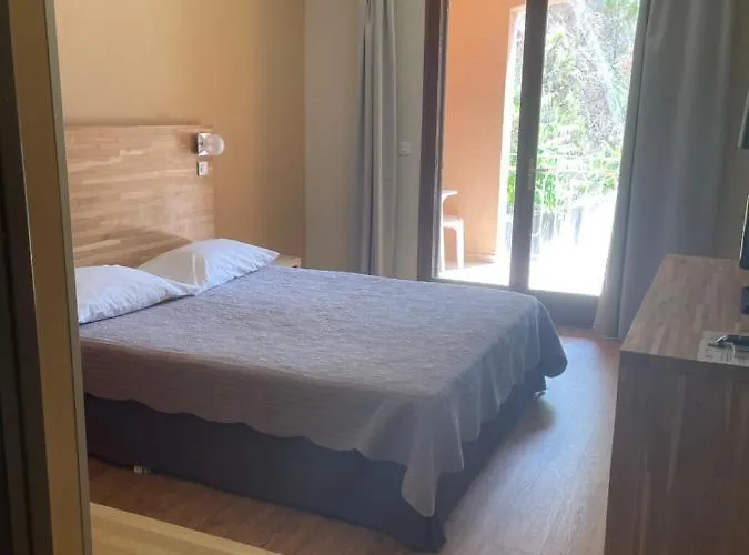 Logis Le Lonca 3*