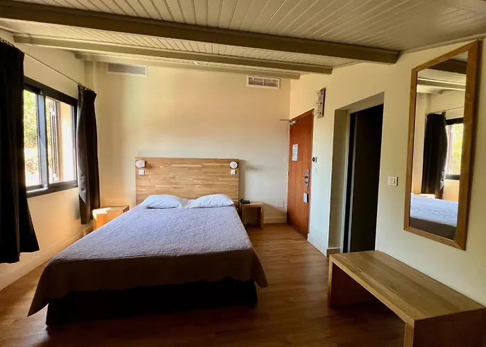 Logis Le Lonca Hotel 3*