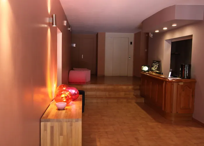 Logis Le Lonca Hotel 3*