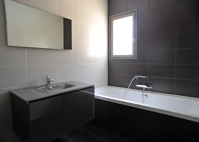 Hotel Logis Le Lonca 3*