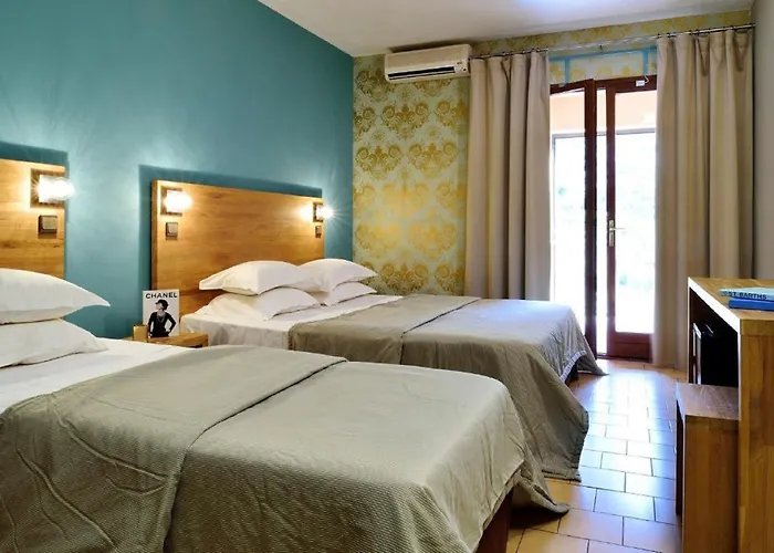 Logis Le Lonca 3*